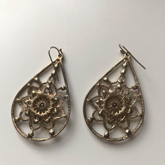 DONATING 8/1! | Forever 21 | teardrop earrings - Picture 3 of 3